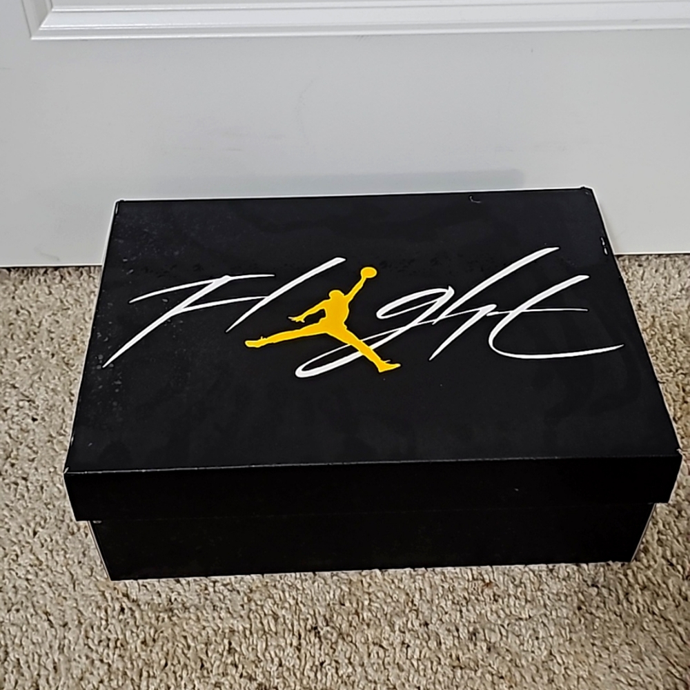 Jordan 4 Thunder Yellow and Black Men's Size 9